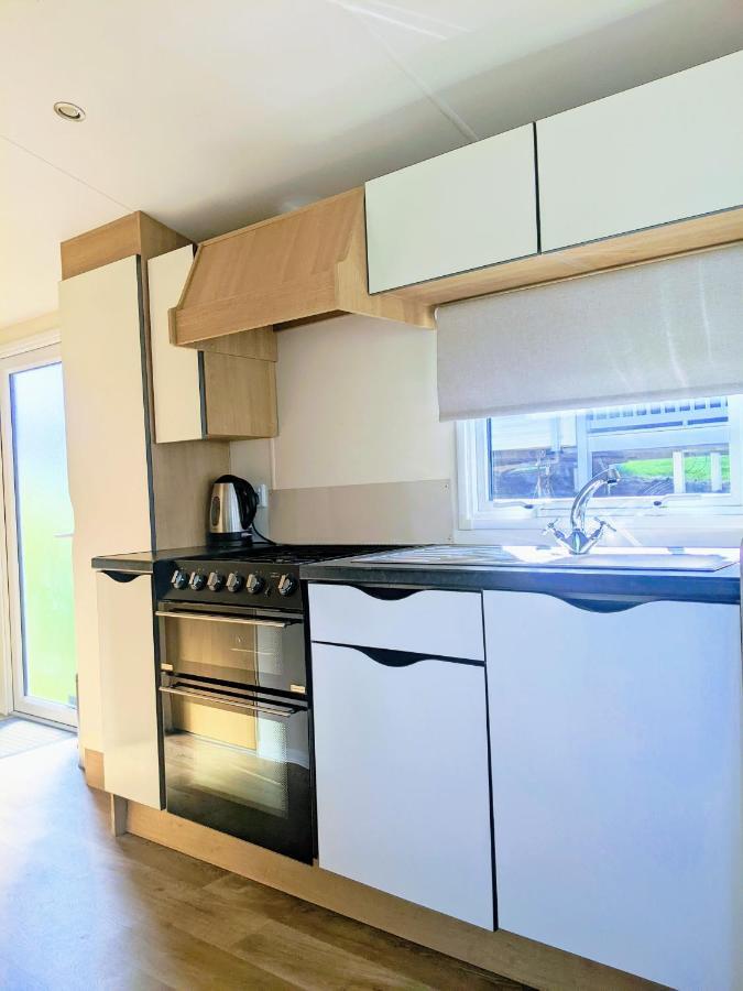 4 Berth Couples And Family Caravan In Beautiful Newquay Bay Resort Exterior photo